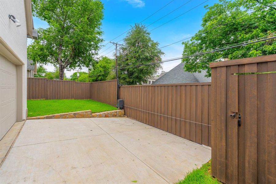 Exterior details and patio area of a home in , University Park (Image 4).