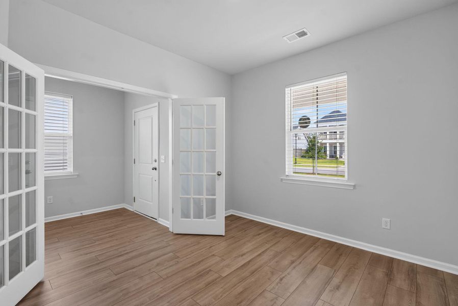 Spacious, unfurnished interior of a new home in Sweetgrass at Summers Corner, Summerville (Image 46).