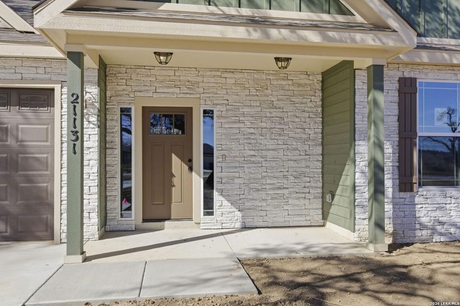 Exterior details and patio area of a home in Lonesome Dove, San Antonio (Image 30).