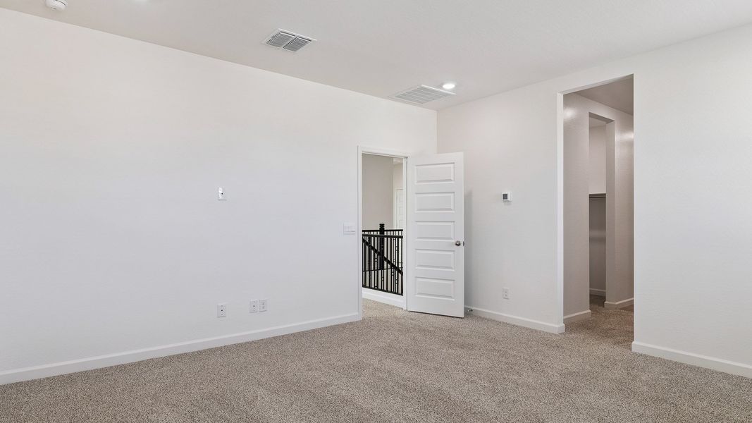 Spacious, unfurnished interior of a new home in Apache Farms, Buckeye (Image 30).