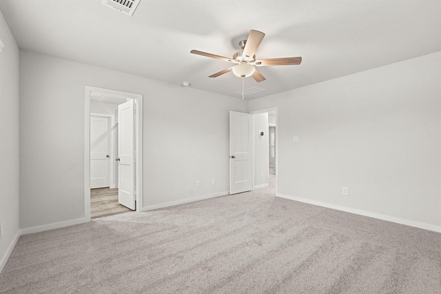 Spacious, unfurnished interior of a new home in Crockett Meadows, Conroe (Image 10).