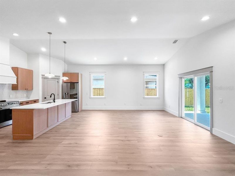 Spacious, unfurnished interior of a new home in , Gulfport (Image 20).