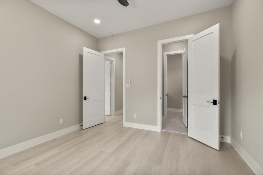 Spacious, unfurnished interior of a new home in , Tomball (Image 34). Spacious, unfurnished interior of a new home in , Tomball (Image 34).