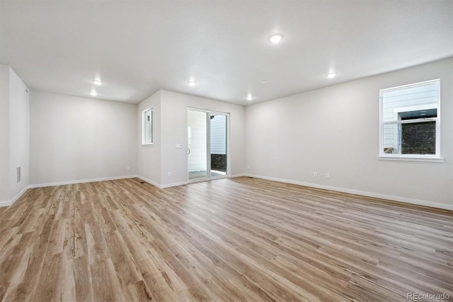 Spacious, unfurnished interior of a new home in Windler, Aurora (Image 21).
