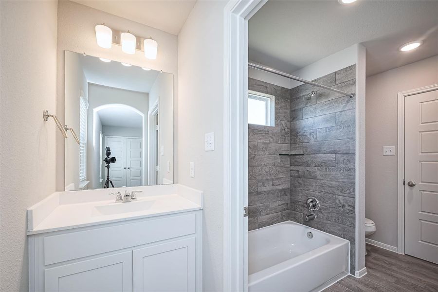 Furnished interior view inside a new home in River Ranch, Dayton (Image 12).