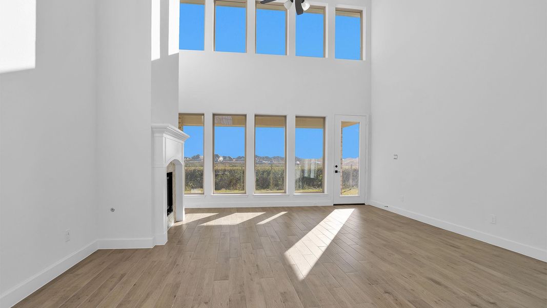 Spacious, unfurnished interior of a new home in Valencia 50', Manvel (Image 12).
