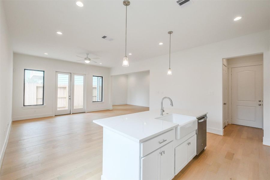 Spacious, unfurnished interior of a new home in Timbergrove Trails, Houston (Image 18).