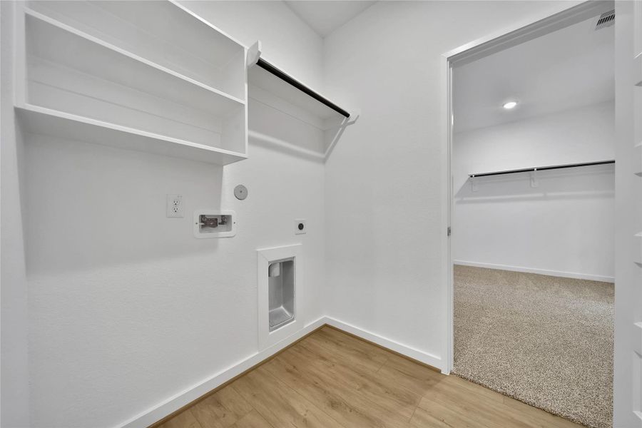 Spacious, unfurnished interior of a new home in , Rosharon (Image 33).