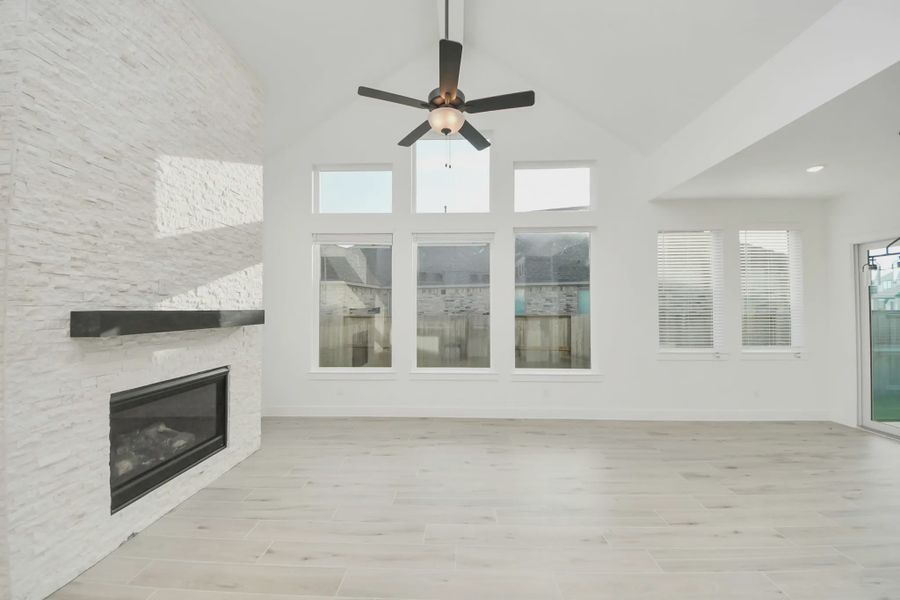 Representative unfurnished interior of a home built from the PT Bonneville by Chesmar Homes in Meridiana 50's and 60's, Manvel (Image 17).