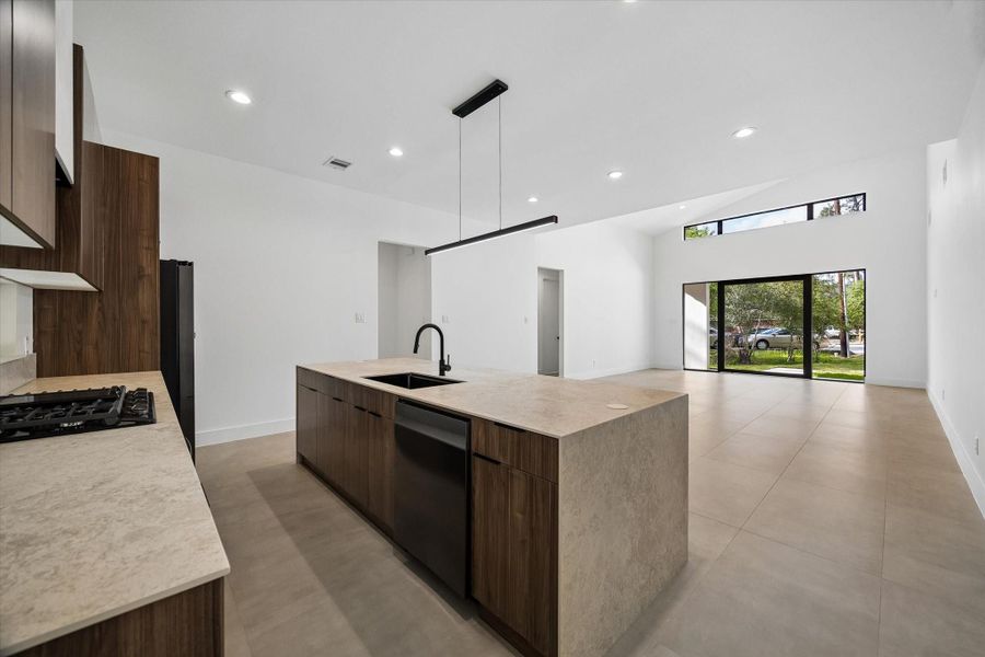 Furnished interior view inside a new home in , Conroe (Image 5).
