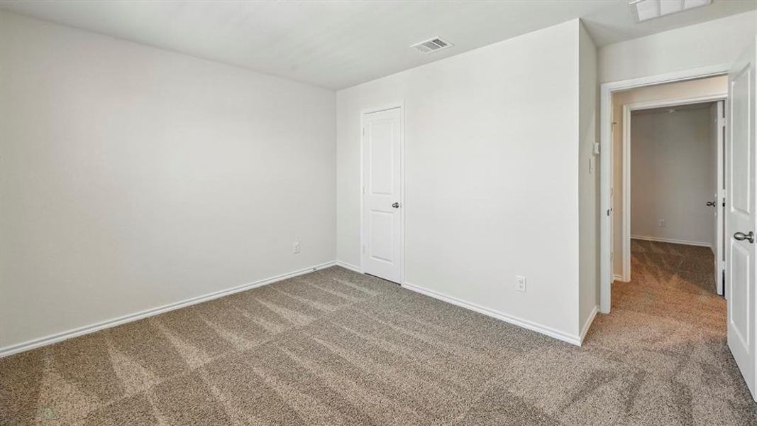 Spacious, unfurnished interior of a new home in Frontier Pointe, Princeton (Image 20).