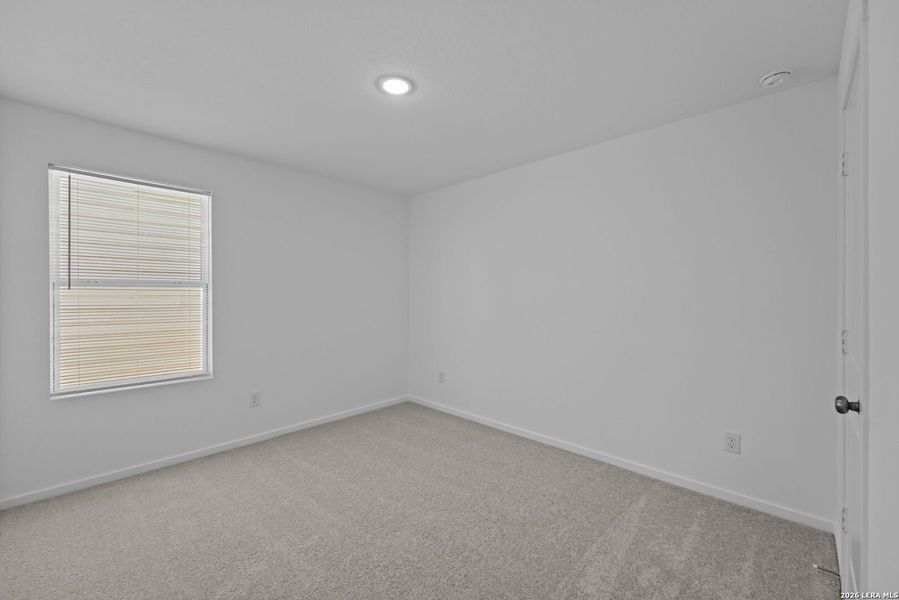 Spacious, unfurnished interior of a new home in Guadalupe Ridge, New Braunfels (Image 12).
