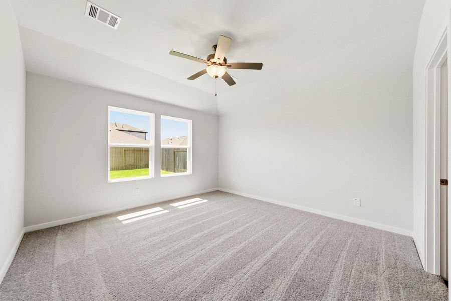 Spacious, unfurnished interior of a new home in Caney Mills, Conroe (Image 15).