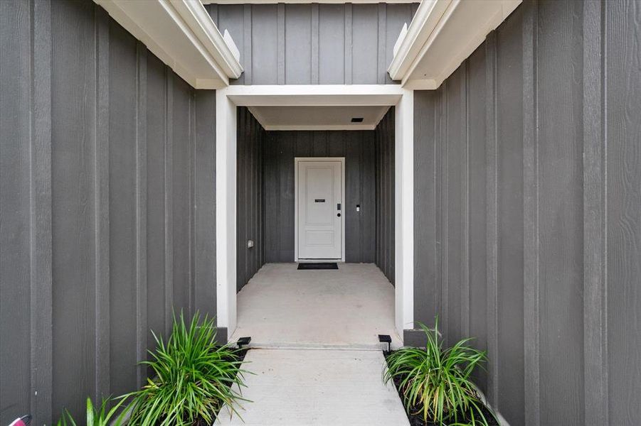 Exterior details and patio area of a home in Corsicana Commons, Corsicana (Image 4).