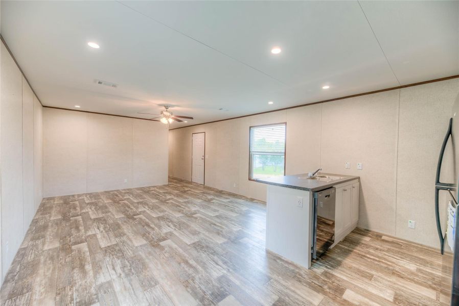 Spacious, unfurnished interior of a new home in , Livingston (Image 8).