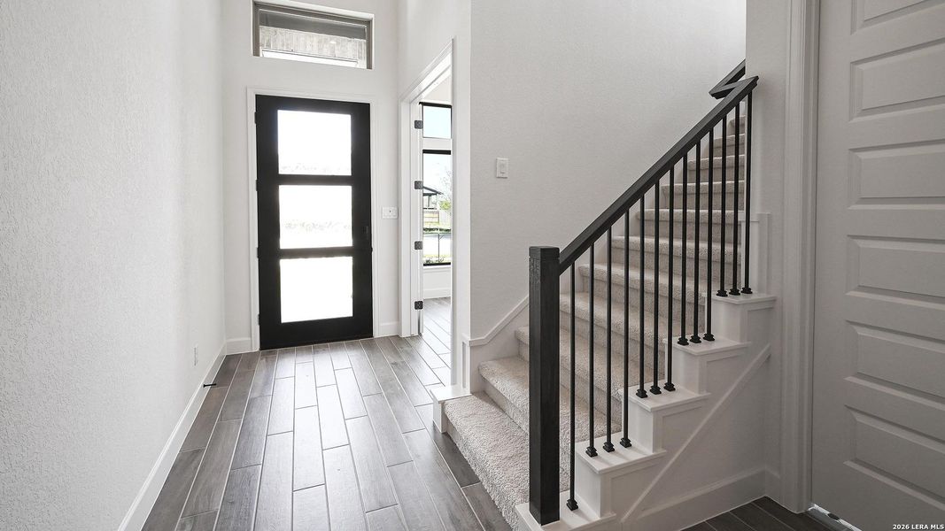 Spacious, unfurnished interior of a new home in Cibolo Valley Heights, Cibolo (Image 23).