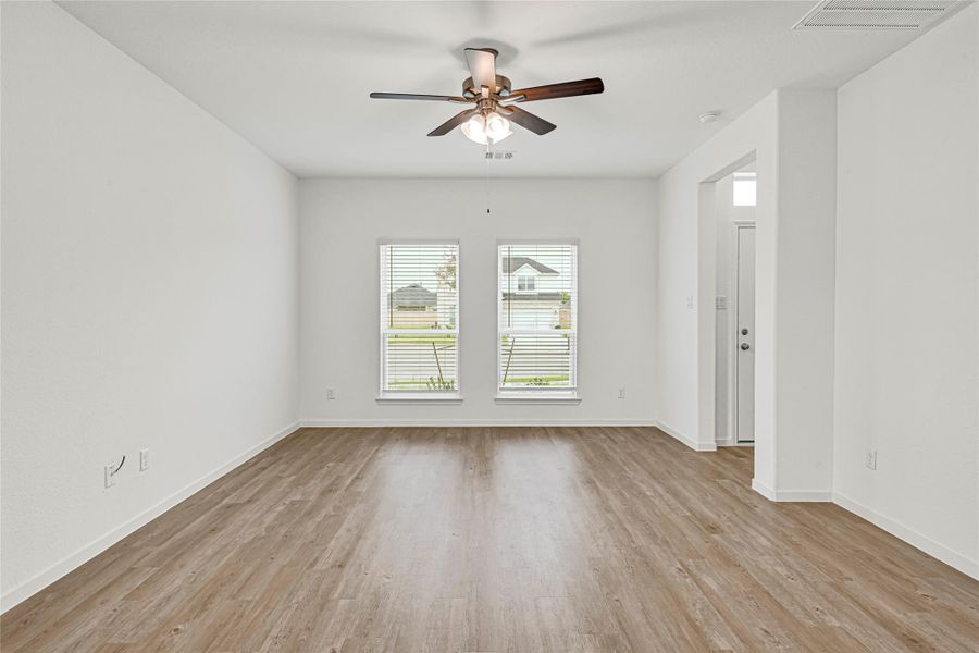 Spacious, unfurnished interior of a new home in Rollingbrook Estates, Baytown (Image 15). Spacious, unfurnished interior of a new home in Rollingbrook Estates, Baytown (Image 15).