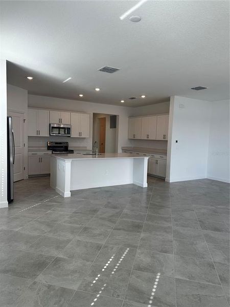 Spacious, unfurnished interior of a new home in Island Lakes at Coco Bay: Executive Homes, Englewood (Image 12).