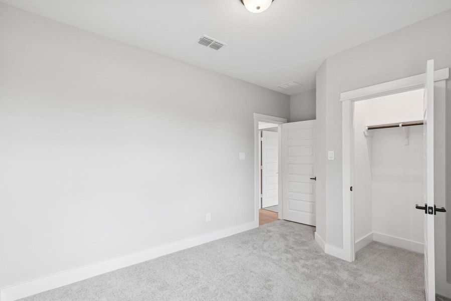 Spacious, unfurnished interior of a new home in Retreat at Oak Park, Houston (Image 22).