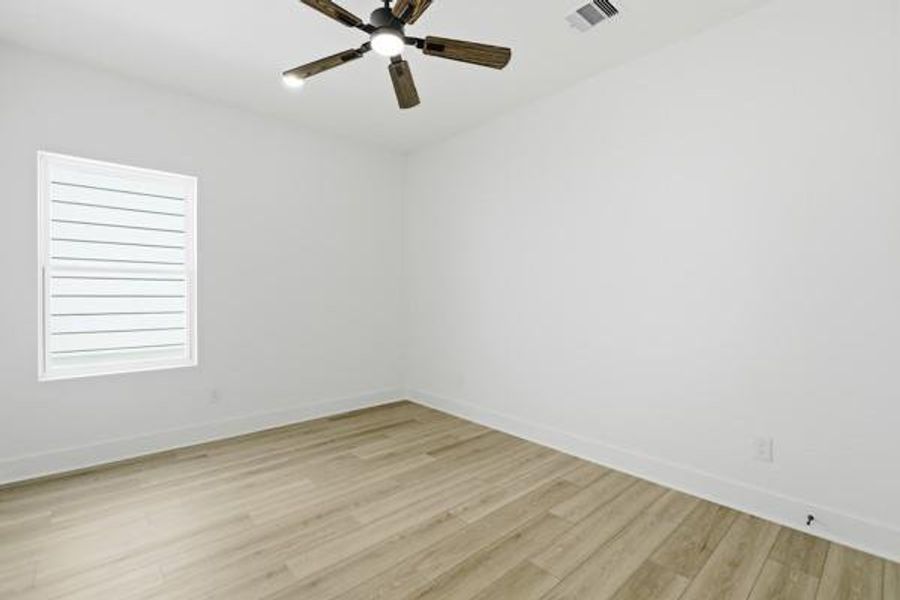 Spacious, unfurnished interior of a new home in , Houston (Image 18).