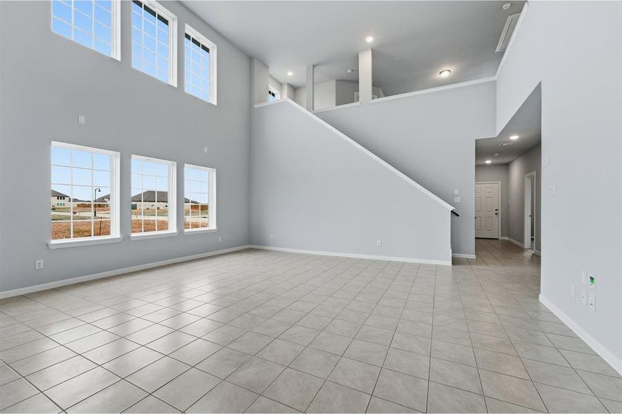 Spacious, unfurnished interior of a new home in Saddlebrook Estates, Waxahachie (Image 14).
