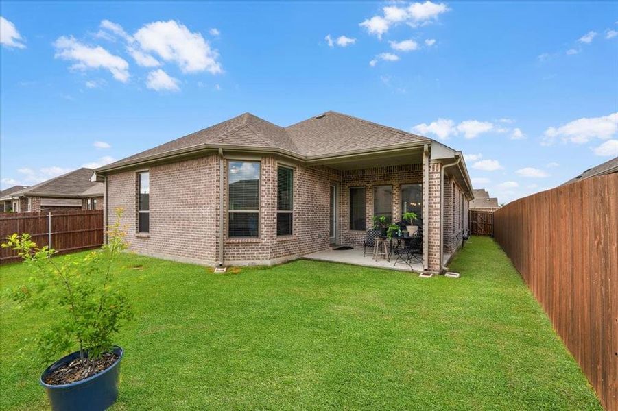 Exterior details and patio area of a home in Marine Creek Ranch, Fort Worth (Image 4).