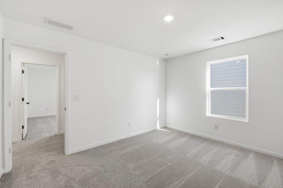 Spacious, unfurnished interior of a new home in Falls Creek, Flowery Branch (Image 28).