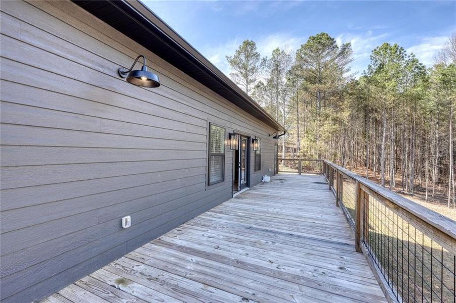 Exterior details and patio area of a home in , Blairsville (Image 29).