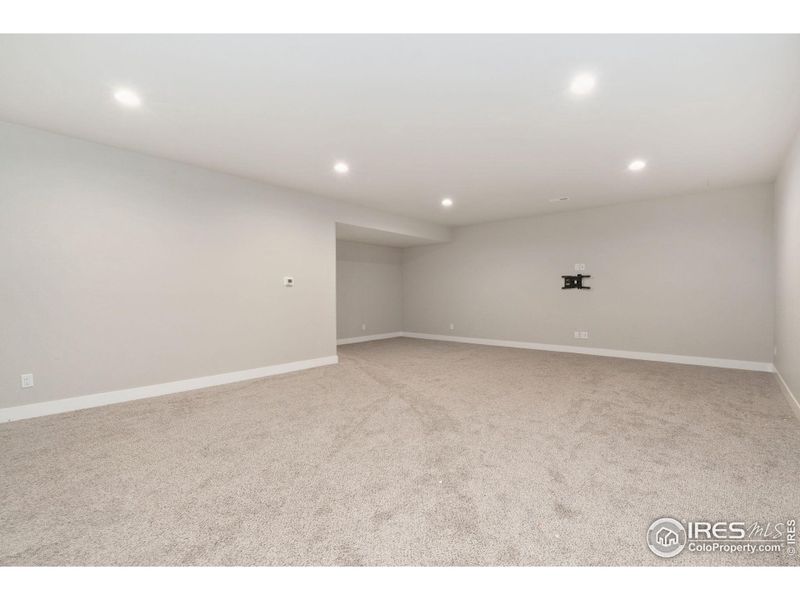 Spacious, unfurnished interior of a new home in , Timnath (Image 26).