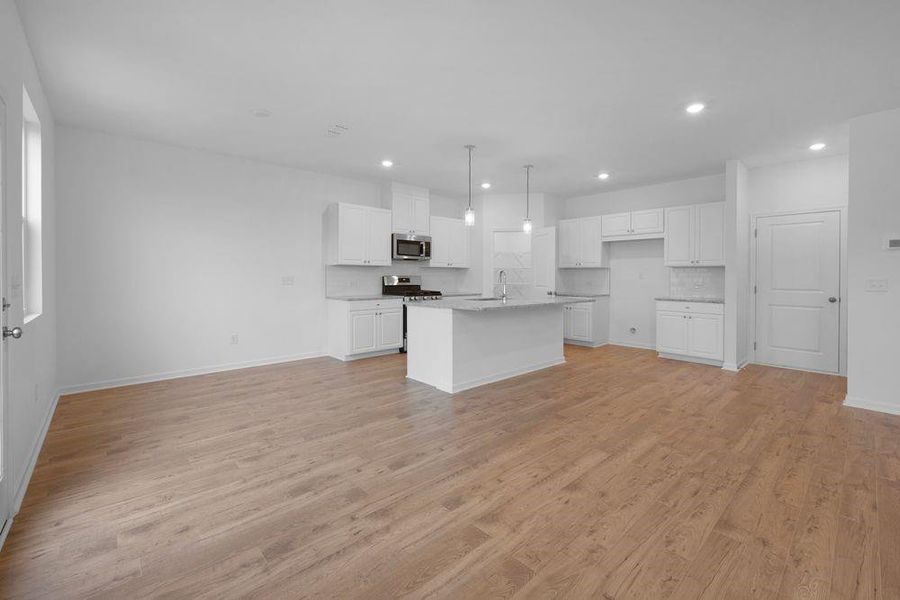 Spacious, unfurnished interior of a new home in Windance Lake, Loganville (Image 25).