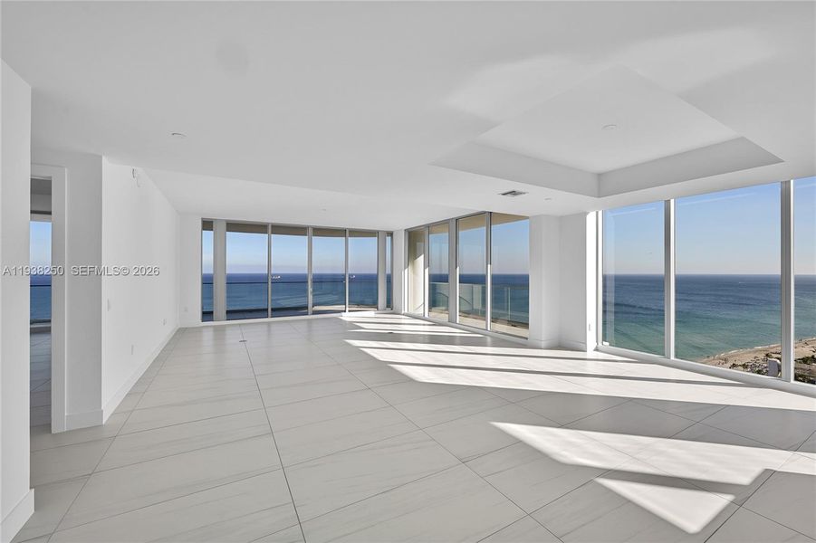 Spacious, unfurnished interior of a new home in , Fort Lauderdale (Image 21).
