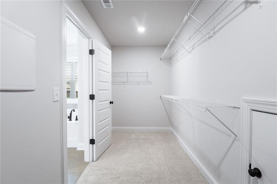 Spacious, unfurnished interior of a new home in Calgary Downs, Winder (Image 20).