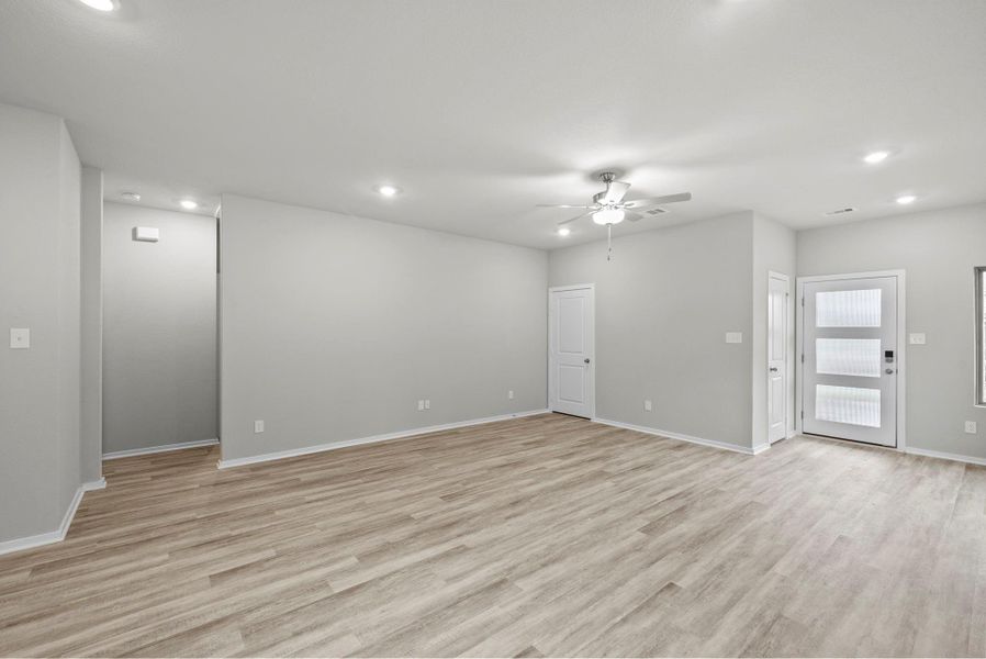 Spacious, unfurnished interior of a new home in Creekhaven, Rosharon (Image 22).