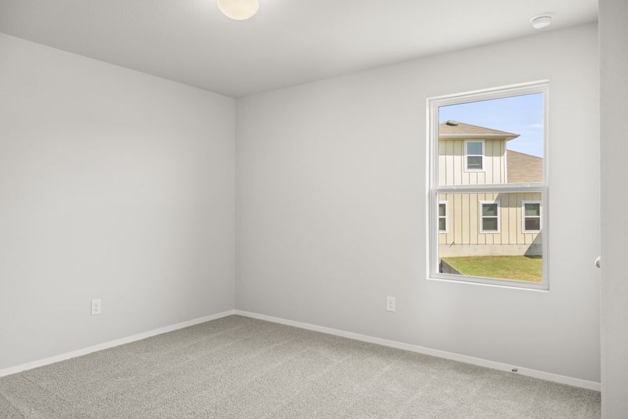 Spacious, unfurnished interior of a new home in Cloverleaf, Austin (Image 20).