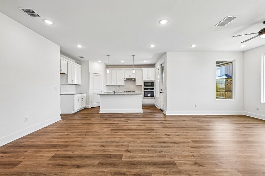 Spacious, unfurnished interior of a new home in Freedom at Anthem, Kyle (Image 9).
