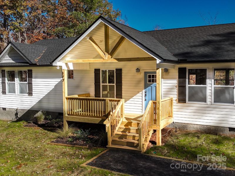 Exterior details and patio area of a home in , Marion (Image 23).