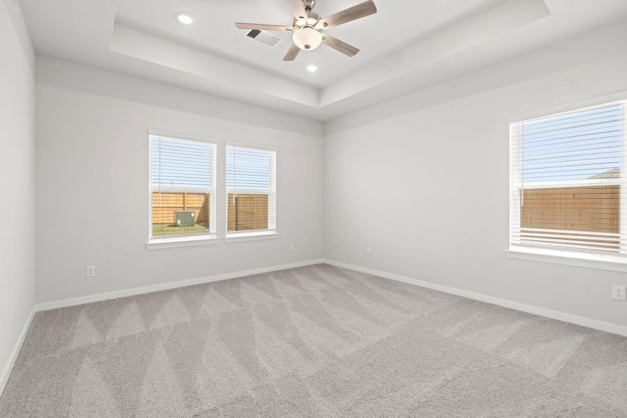 Spacious, unfurnished interior of a new home in Sunterra Lakes, Brookshire (Image 15).