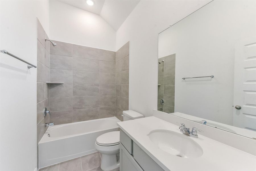 Furnished interior view inside a new home in River Ranch Meadows, Dayton (Image 11).