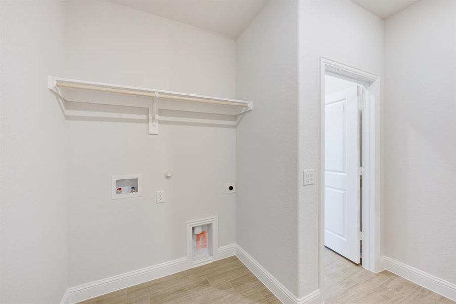 Spacious, unfurnished interior of a new home in Hampton Park, Glenn Heights (Image 38).