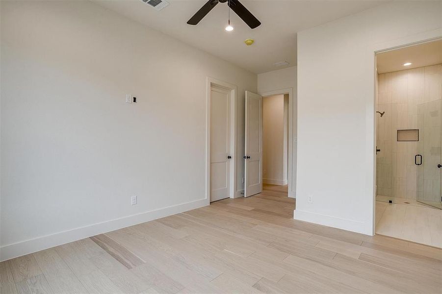 Spacious, unfurnished interior of a new home in , Lipan (Image 24).