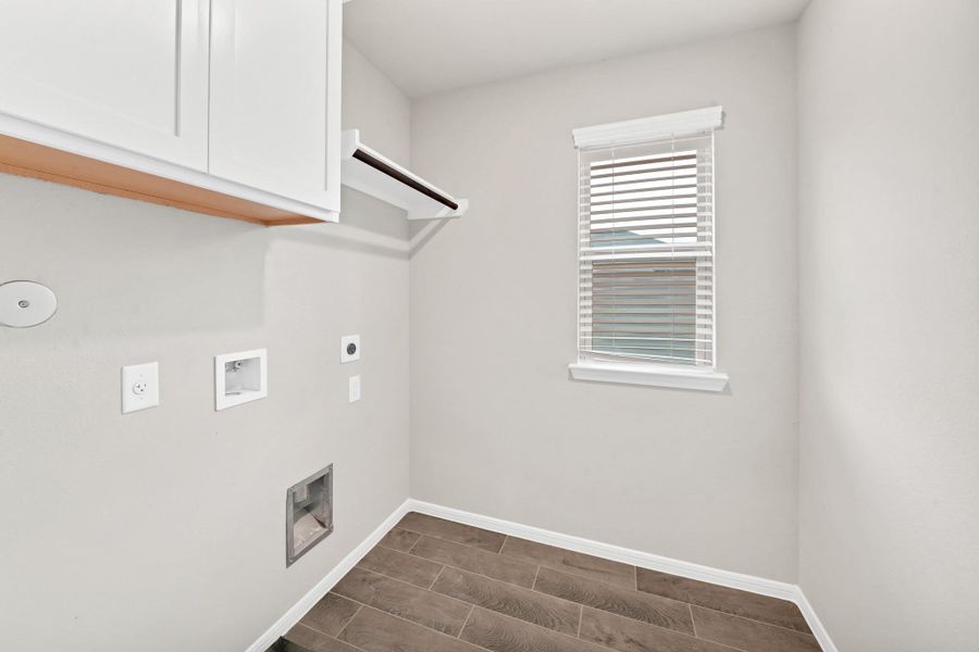 Spacious, unfurnished interior of a new home in Woodland Lakes, Houston (Image 25).