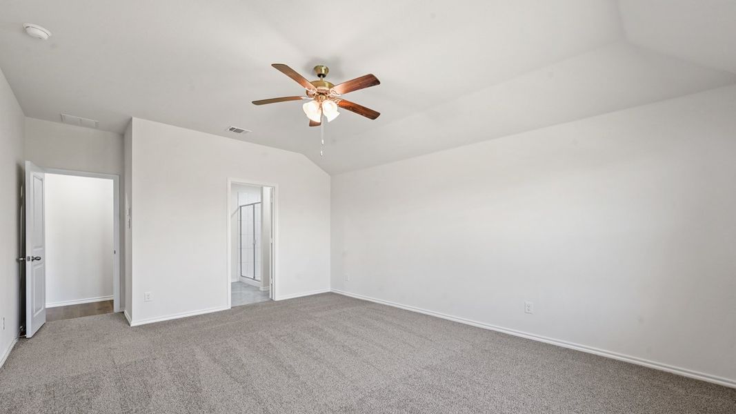 Spacious, unfurnished interior of a new home in Saddlebrook, Waxahachie (Image 24).