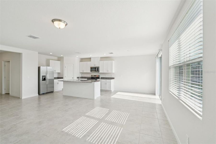 Spacious, unfurnished interior of a new home in Crosswinds - Signature Series, Haines City (Image 13).