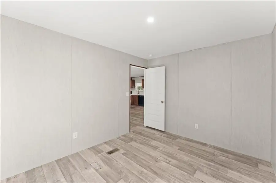 Spacious, unfurnished interior of a new home in , Acworth (Image 22).