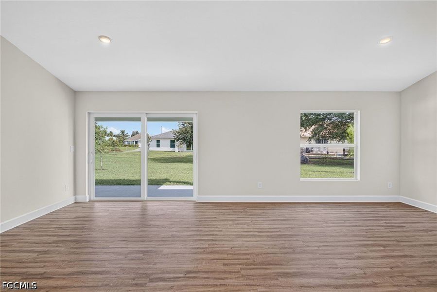 Spacious, unfurnished interior of a new home in Cape Coral, Cape Coral (Image 19).