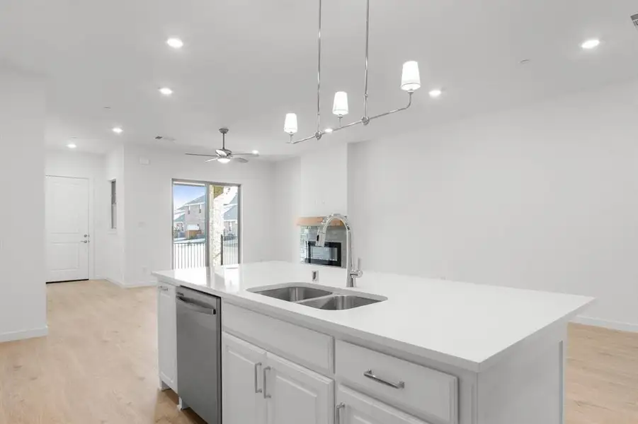 014-2821ConcordDrive-Wylie-TX-75098-Kitchen.jpg-SMALL 014-2821ConcordDrive-Wylie-TX-75098-Kitchen.jpg-SMALL