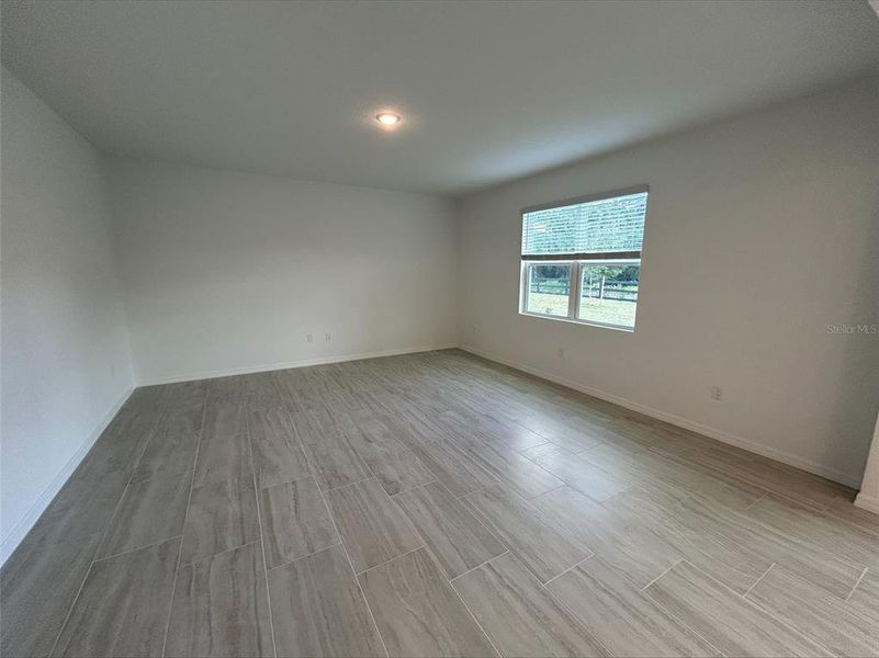 Spacious, unfurnished interior of a new home in Trinity Place, St. Cloud (Image 9).