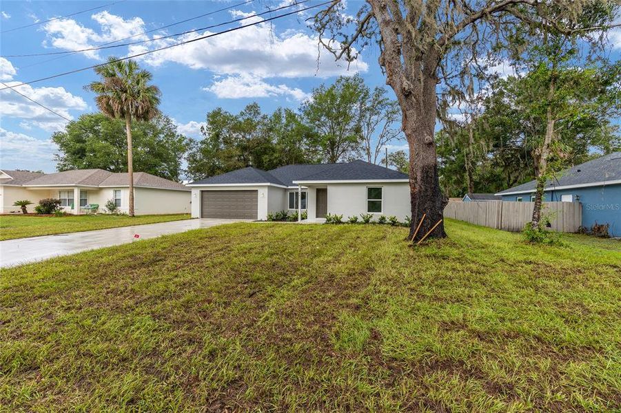 Exterior details and patio area of a home in , Ocala (Image 34).
