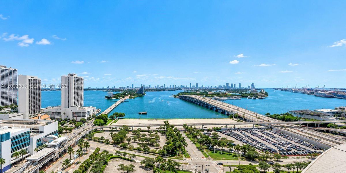 Condo located in Miami, FL showcasing its design and architecture (Image 17).
