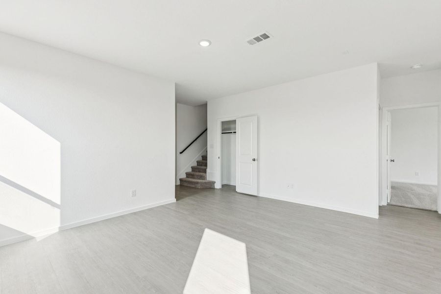 Spacious, unfurnished interior of a new home in River Ranch, Dayton (Image 18).
